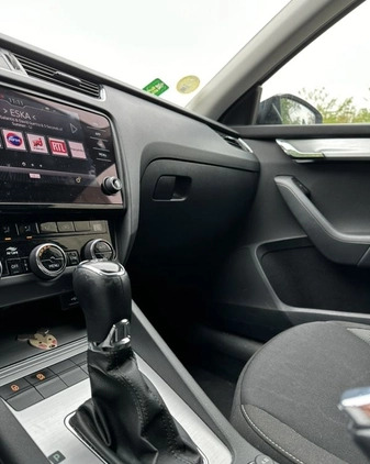 Skoda Octavia cena 45900 przebieg: 217490, rok produkcji 2019 z Nysa małe 254